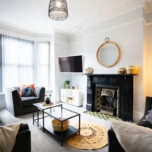 https://beautiful-5-bed-town-house-in-the-heart-of-leeds.yorkshirehotels.net